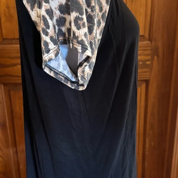 Acting Pro Womans Large Black Shirt with short Leopard Print Sleeves. NWOT.soft - Picture 2 of 5